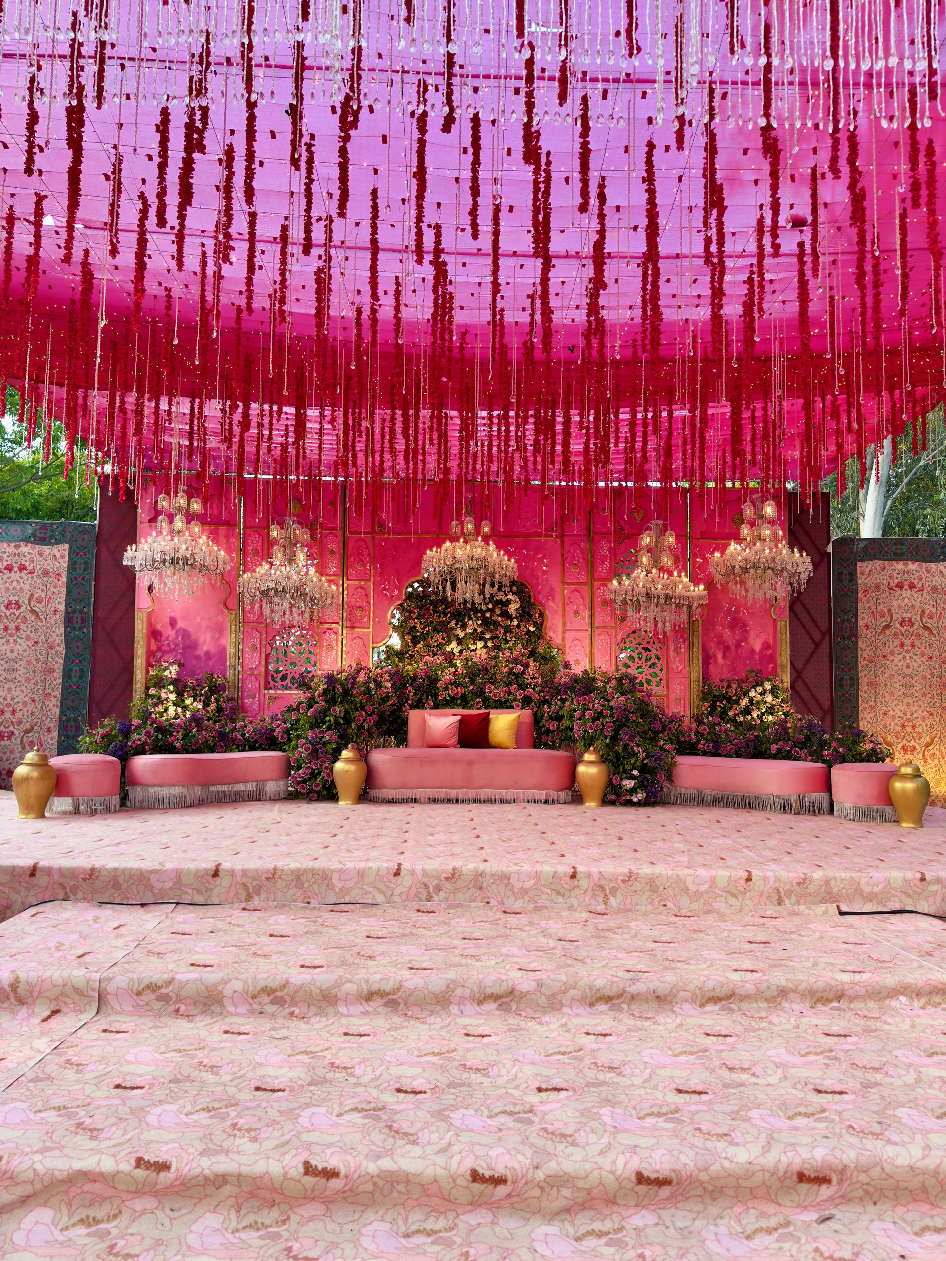 The Magic of Moving Head Lights and Ambient Color Temperatures in Lawn Weddings