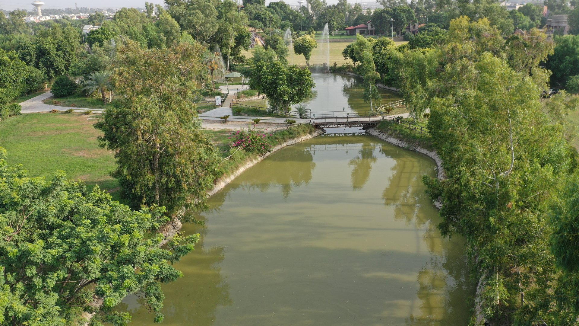 Lake Side Waterfront Setting